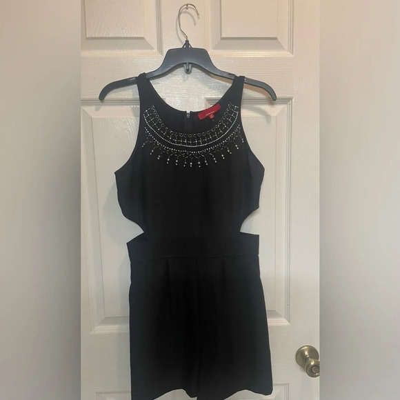 Red Saks Fifth Avenue black Romper with cutouts embellished neck Sz 6 - Picture 4 of 10